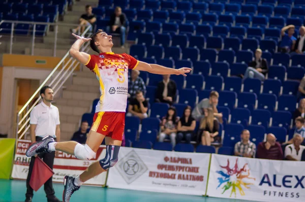 Erkekler Voleybol oynamak — Stok fotoğraf