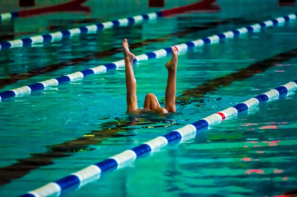 Natation synchronisée féminine — Photo