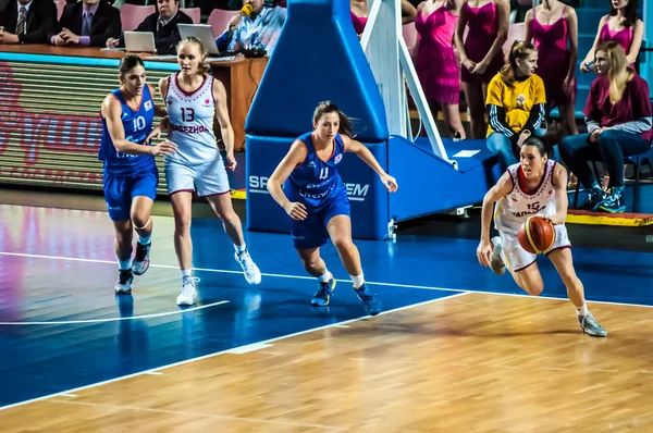 Mädchen-Basketballturnier — Stockfoto