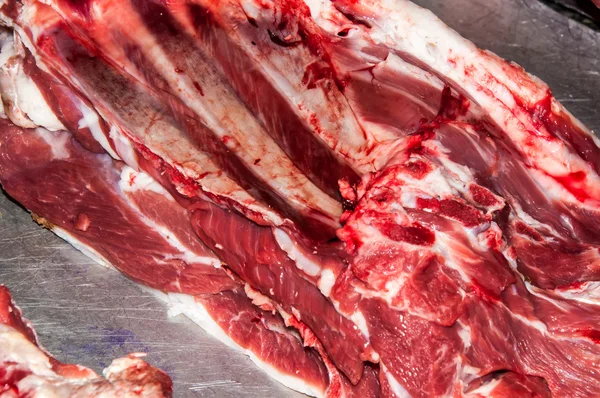 Fresh meat of mutton is sold at the Bazaar — Stock Image Fresh meat of mutton is sold at the Bazaar Stock Photo