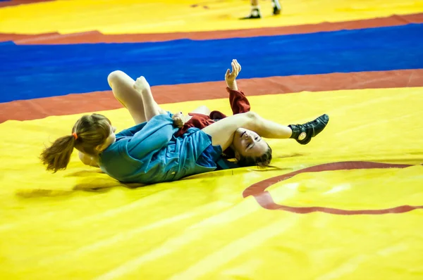 Dziewczyny konkurować w Sambo — Zdjęcie stockowe