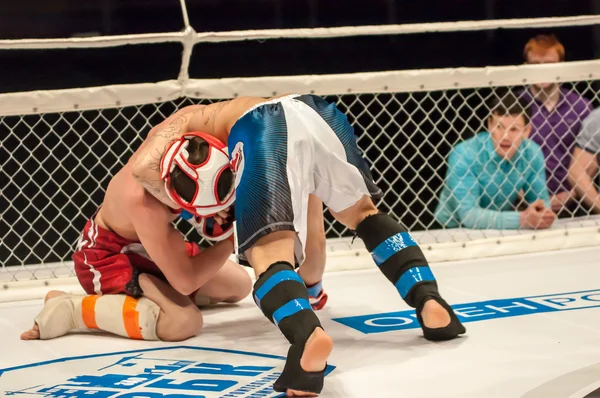 Combate dos luchadores MMA —  Fotos de Stock