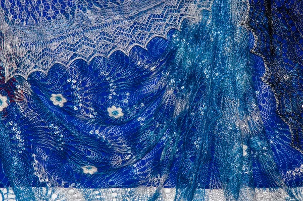 Оренбургский пушистый платок — стоковое фото