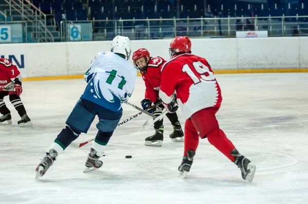 Jugador de hockey sobre hielo junior — Foto de Stock