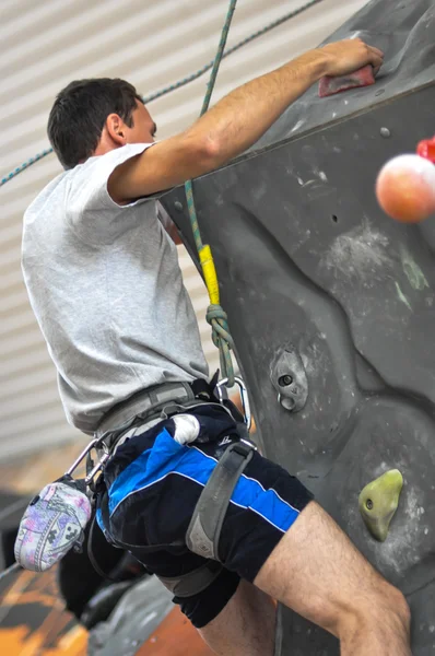 Rock climbing — Stock Photo, Image