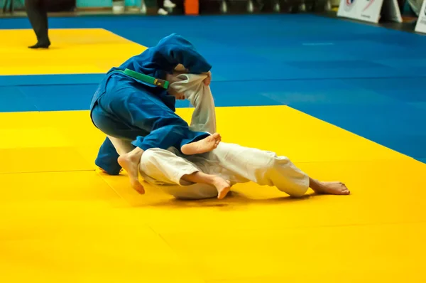 Meisjes concurreren in Judo — Stockfoto