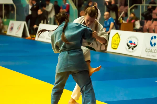 Las niñas compiten en Judo — Foto de Stock