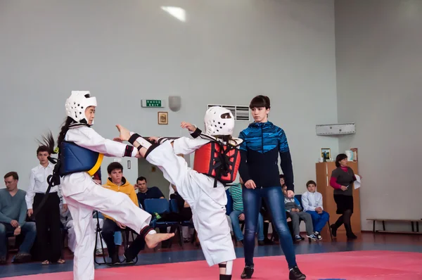 Lányok elleni küzdelem, a taekwondo — Stock Fotó