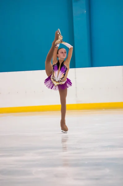 Chica patinadora artístico, Orenburg, Rusia — Foto de Stock