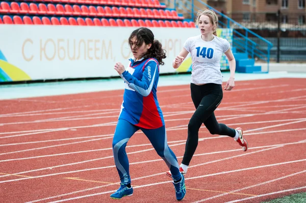 Le ragazze competono in fuga, Orenburg, Russia — Foto Stock