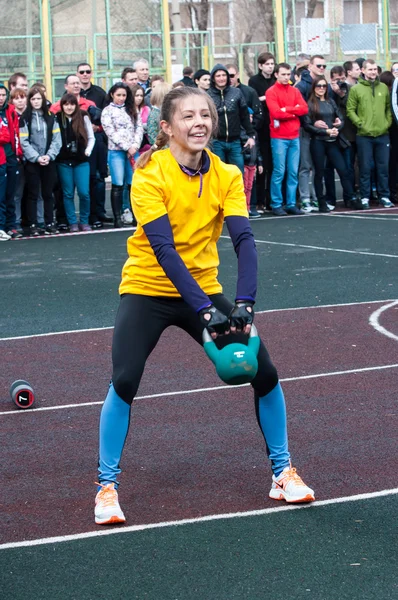 Chicas compiten en fitness Crossfit, Orenburg, Rusia —  Fotos de Stock