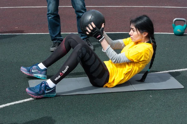 Girls compete in fitness Crossfit, Orenburg, Russia — Stock Photo, Image