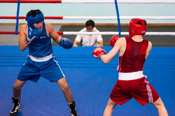 Fight boxers, Orenburg, Russia — Stock Photo, Image