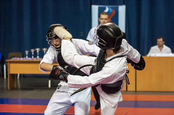 Pojkarna tävla i Kobudo, Orenburg, Ryssland — Stockfoto