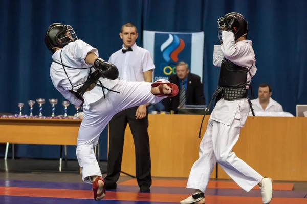 Los chicos compiten en el Kobudo, Orenburg, Rusia — Foto de Stock