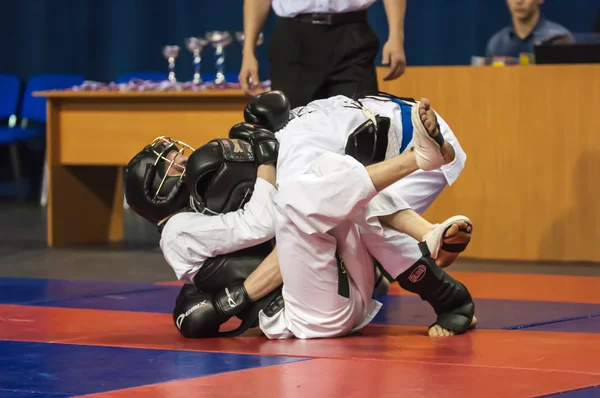 I ragazzi gareggiano nel Kobudo, Orenburg, Russia — Foto Stock