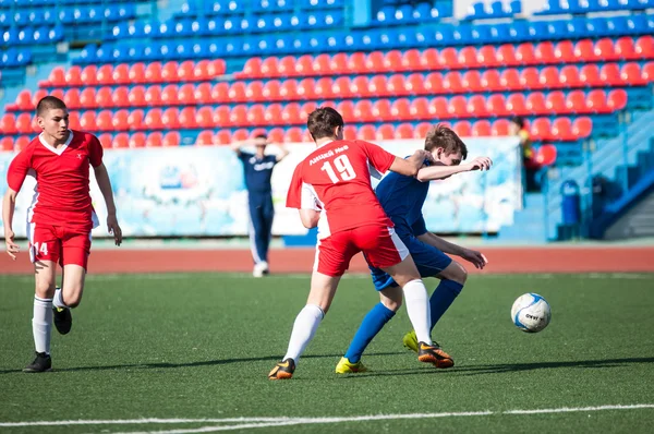 Los chicos juegan al fútbol, Orenburg, Rusia —  Fotos de Stock