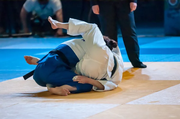 Dziewczyny konkurować w Judo — Zdjęcie stockowe