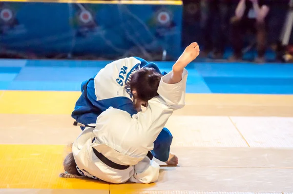 Mädchen messen sich im Judo — Stockfoto