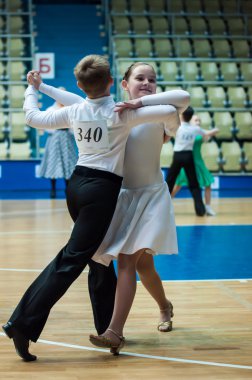 dans eden kız ve erkek