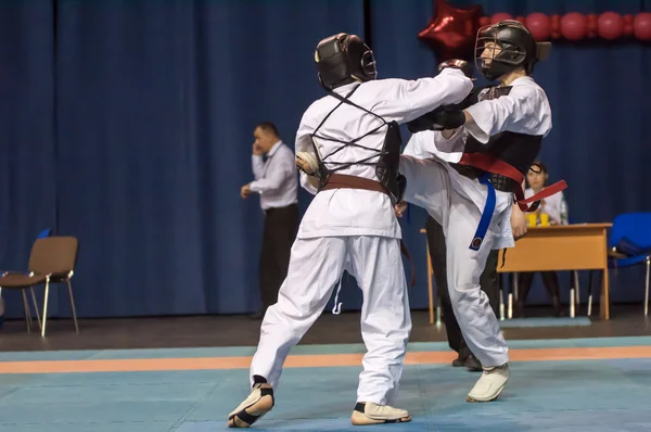 Os meninos competem no Kobudo — Fotografia de Stock