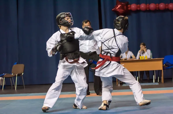 Los chicos compiten en el Kobudo —  Fotos de Stock