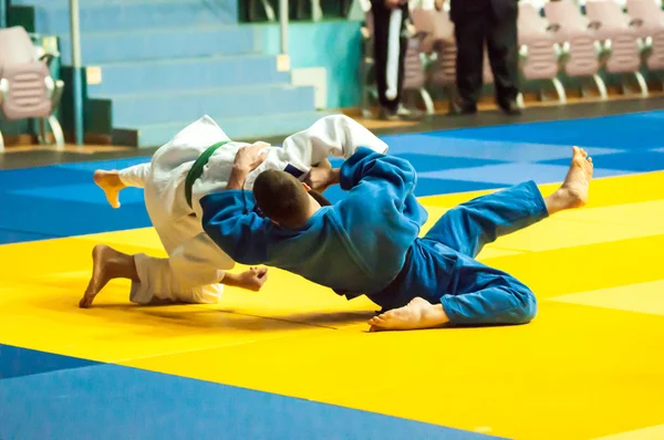 Judo genç erkeklerde — Stok fotoğraf