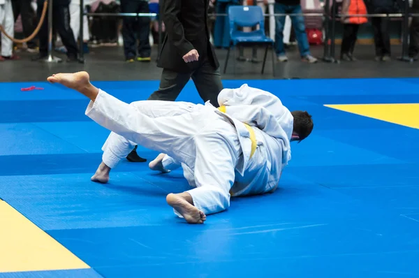 Die Jugendlichen im Judo — Stockfoto