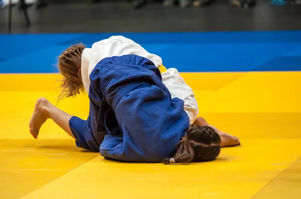 Meisjes die betrokken zijn bij Judo — Stockfoto