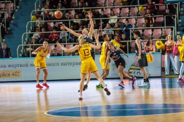 Kızlar basketbol oynamak