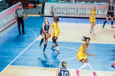 Kızlar basketbol oynamak