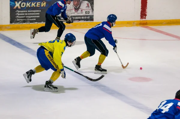 Jeu en Mini hockey avec la balle — Photo
