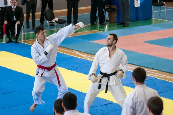 Boys compete in karate — Stock Photo, Image