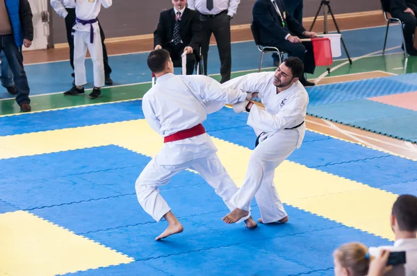 Boys karate içinde rekabet — Stok fotoğraf