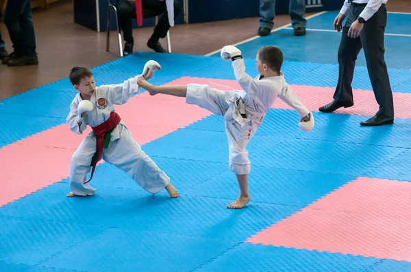 Gyerek karate versenyt — Stock Fotó