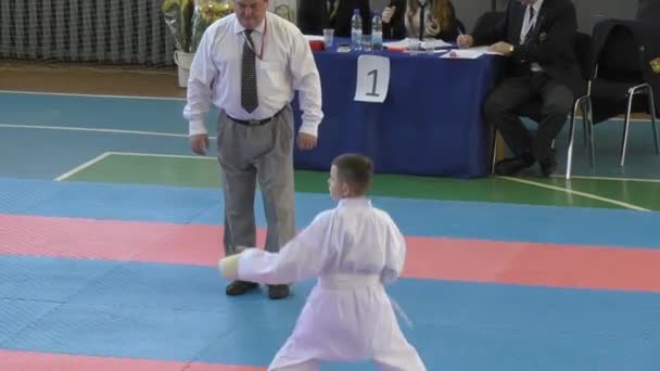 I bambini competono nel karate — Video Stock