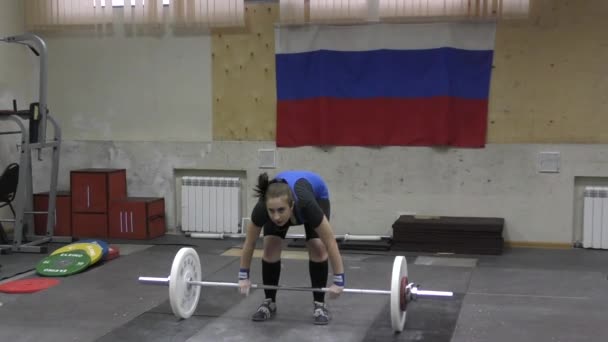 Levantamiento de pesas chicas competidoras — Vídeos de Stock