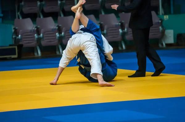 Las niñas compiten en Judo — Foto de Stock