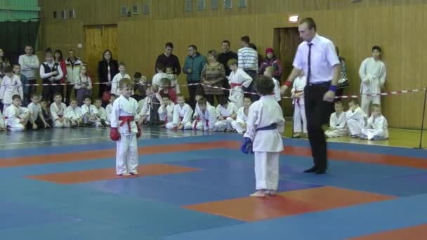 Barn tävla i jiu-jitsu — Stockvideo