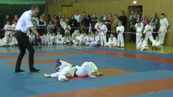 Gyermekek versenyezni a jiu-jitsu — Stock videók