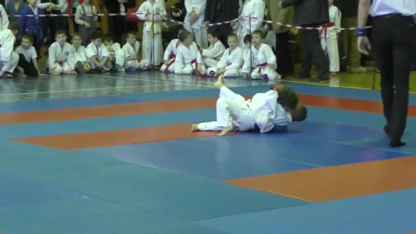 Crianças competem no jiu-jitsu — Vídeo de Stock