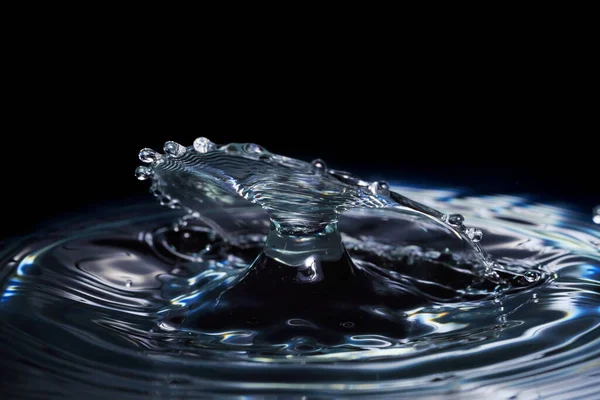 Salpicadura Onda Colisión Dos Gotas Que Caen Agua Negro — Foto de Stock