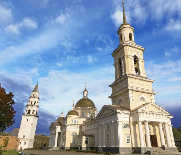 Russia. Cattedrale e campanile Spaso-Preobrazhensky a Nevyansk — Foto Stock