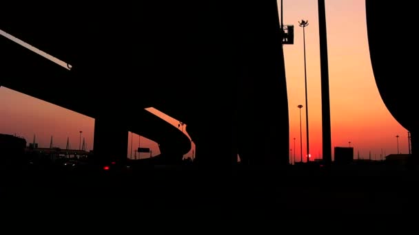 Cars driving on motorway at sunset — Stock Video