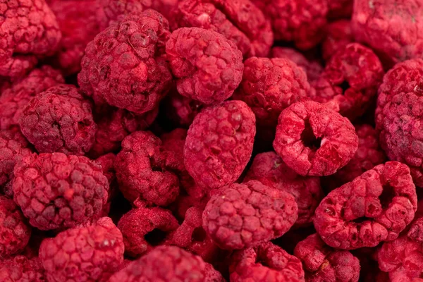 Makro záběr zmrazit sušené organické maliny, přísada pro zdravé smoothies — Stock fotografie