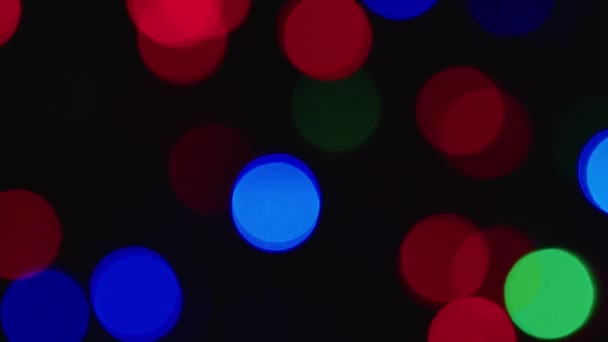 Nieuwjaar of Kerstmis glinsterende feestelijke slinger wazig achtergrond Deep bokeh — Stockvideo