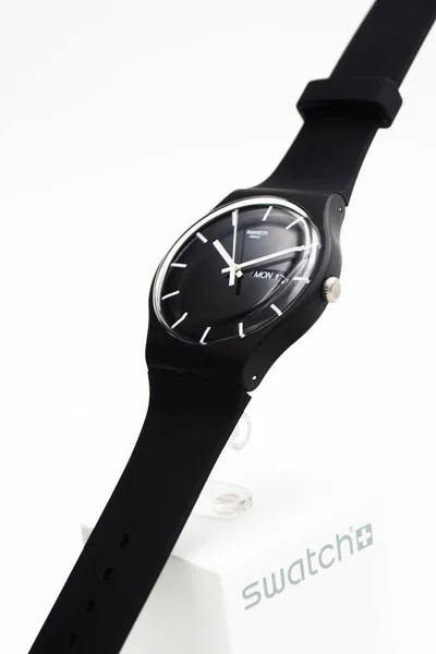 Geneve, Suiza 07.10.2020 - Swatch cheapest watch Value Price concept —  Fotos de Stock