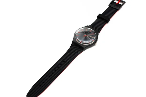 Geneve, Suiza 07.10.2020 - Swatch reloj de plástico de diseño simple hecho suizo — Foto de Stock