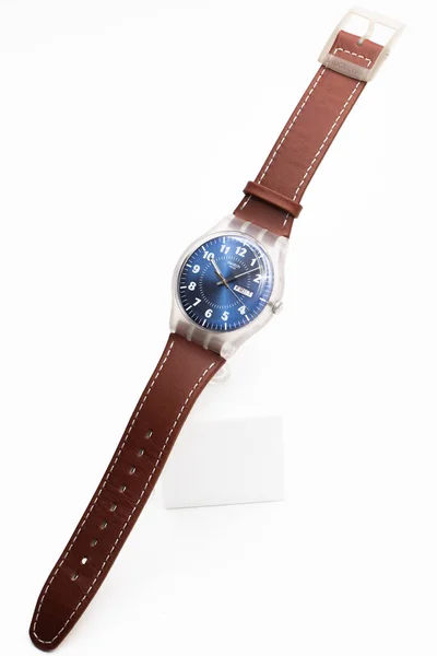 Rzym, Włochy 07.10.2020 - Swatch transparent plastic case classic design watch — Zdjęcie stockowe