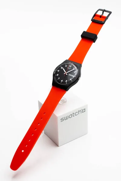 Rzym, Włochy 07.10.2020 - Swatch fashion swiss wykonany z kwarcu na stoisku marki — Zdjęcie stockowe